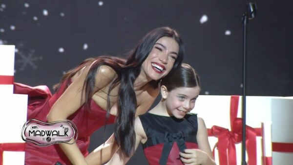 H Ήβη Αδάμου με την πανέμορφη κορούλα της στην σκηνή του MadWalk 2025!