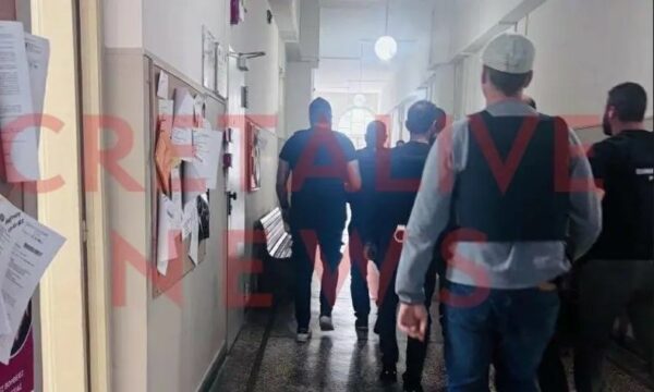 Βορίζια: Με αλεξίσφαιρα γιλέκα στο Δικαστικό Μέγαρο οι δύο κατηγορούμενοι της πλευράς Καργάκη