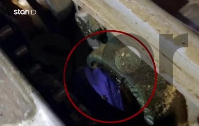 Λάρισα: Το φουλάρι μπλεγμένο στο μηχάνημα που μετατράπηκε σε φονική παγίδα για την 49χρονη – Φωτογραφία ντοκουμέντο