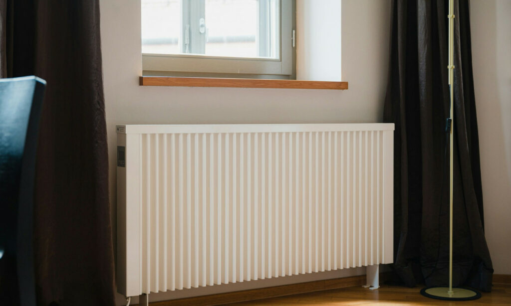 Γιατί δεν πρέπει να στεγνώνουμε τα ρούχα στο καλοριφέρ