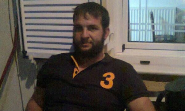 Τα δυο λεπτά του τρόμου στα Βορίζια: Ποιος “κρατούσε γονυπετής το χέρι του δολοφονημένου Καργάκη”- Τι αποκαλύπτει κάμερα ασφαλείας