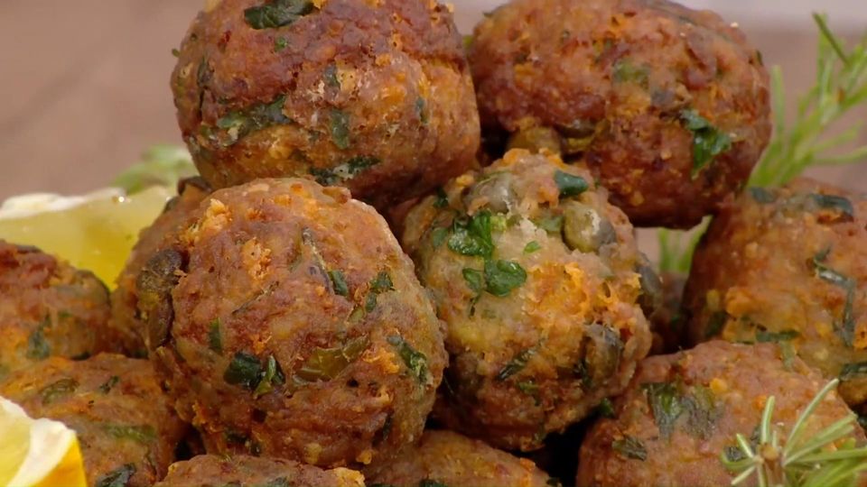 Κεφτέδες με κάπαρη Άνδρου και μελιτζάνα