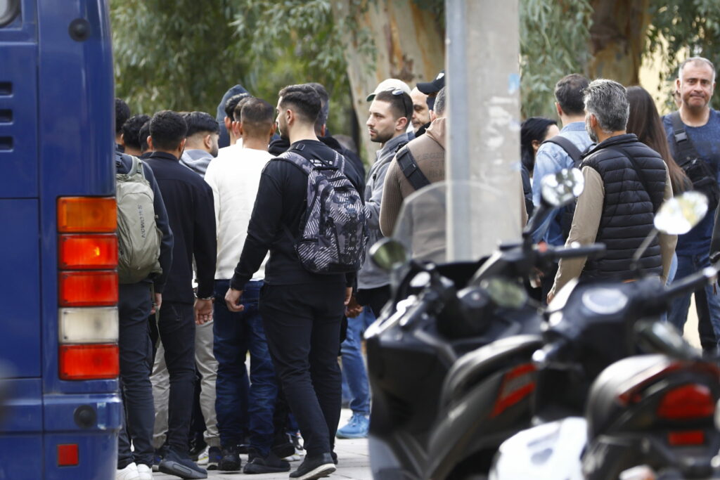 Τηλεφωνικές απάτες: Μέλος του κυκλώματος «παγίδευσε» 10χρονο παιδί για να αρπάξει χρήματα και κοσμήματα – Οι δράστες γνώριζαν καλά τα «παράθυρα» του νόμου