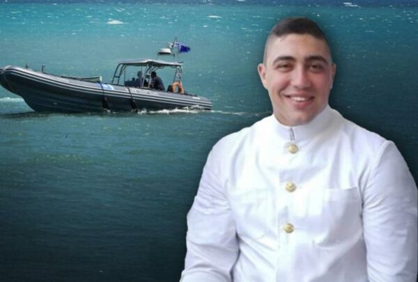 Νίκος Καρακλάς: «Σκότωσαν το παιδί μου και το κρέμασαν» – Όσα λέει η μητέρα του λιμενικού που βρέθηκε απαγχονισμένος στη Λέσβο