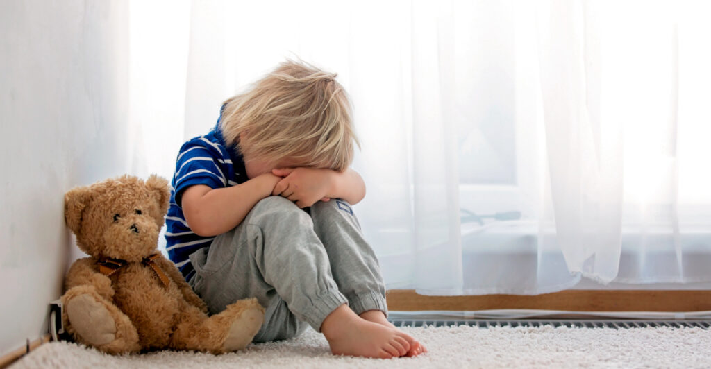 Φρίκη στην Αθήνα: 20χρονος ασελγούσε στα 2 και 4 ετών ανίψια του μαζί με τον σύντροφό του