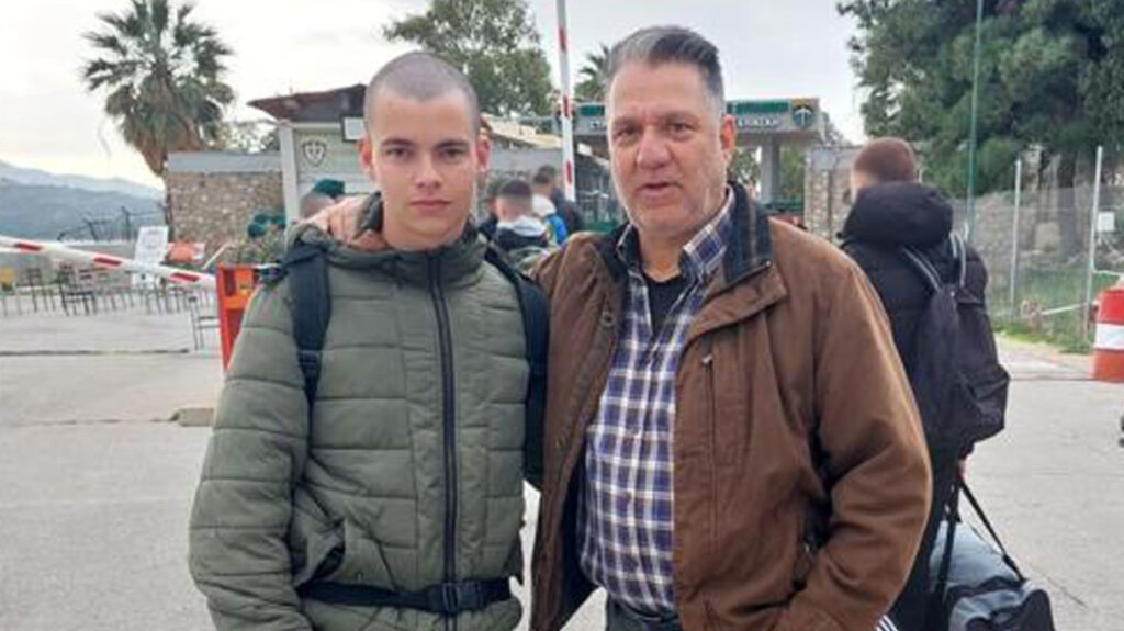 «Αύριο θα πάμε να ρίξουμε χειροβομβίδες, σιγά μη χάσω το πανηγύρι»: Τα τελευταία λόγια του 19χρονου Ραφαήλ στον πατέρα του (βίντεο)