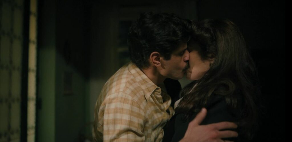 Το Σπίτι Δίπλα Στο Ποτάμι: Η Ιουλία δέχεται πρόταση γάμου από τον Κίμωνα ενώ η Ασπασία πιάνει επ’αυτοφώρω τον Σταύρο με τη Δέσποινα!