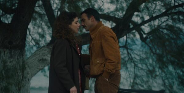 Το Σπίτι Δίπλα Στο Ποτάμι: Πειρασμοί και μυστικά αναστατώνουν τα 5 κορίτσια και τα οδηγούν σε παρορμητικές ενέργειες!