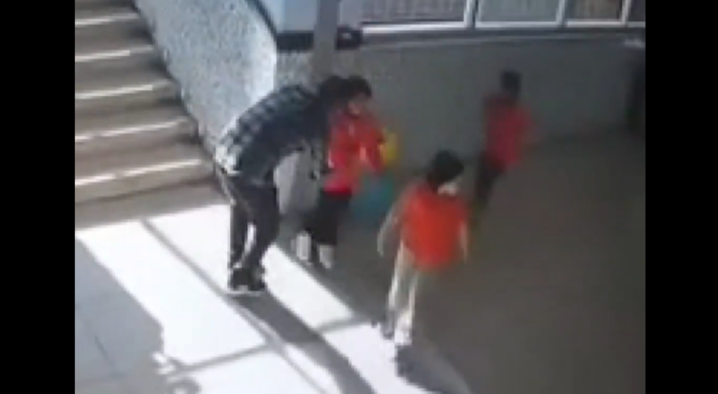 Σωτήρας για μαθητή που πνιγόταν στην Τουρκία ο υποδιευθυντής του σχολείου του – Δείτε βίντεο