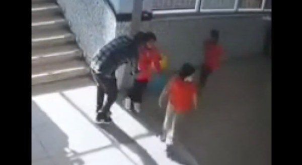 Σωτήρας για μαθητή που πνιγόταν στην Τουρκία ο υποδιευθυντής του σχολείου του – Δείτε βίντεο