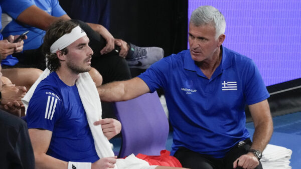 Ο πατέρας Τσιτσιπάς υποστήριξε ότι εκείνος οδηγούσε με 213 χλμ. την Lotus – Αρνητική η στάση της Τροχαίας