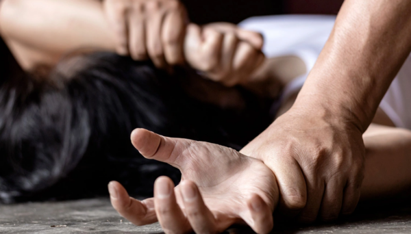 Χανιά | «Αναγκάστηκε να τα πάρει πίσω, για να της δώσει το διαζύγιο» – Στη φυλακή 42χρονος για τον βιασμό της γυναίκας του εντός γάμου