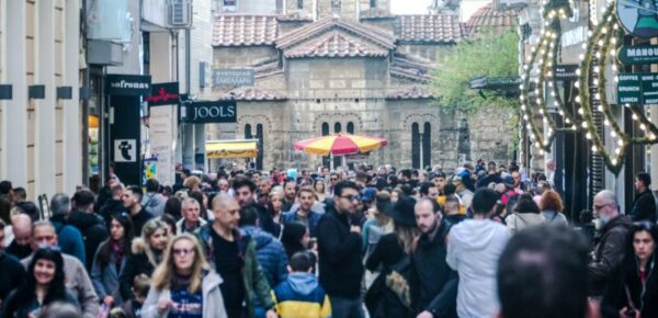 Εορταστικό ωράριο Χριστουγέννων: Πότε ξεκινά, πώς θα λειτουργήσουν τα καταστήματα