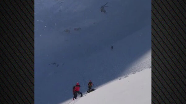 Η ανάσυρση και μεταφορά με ελικόπτερο των σορών των ορειβατών από τα Βαρδούσια- ΒΙΝΤΕΟ