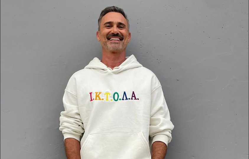 Γιώργος Καπουτζίδης: Το μοναχικό αγόρι από τις Σέρρες που ένωσε δεκάδες παρέες με το ταλέντο του