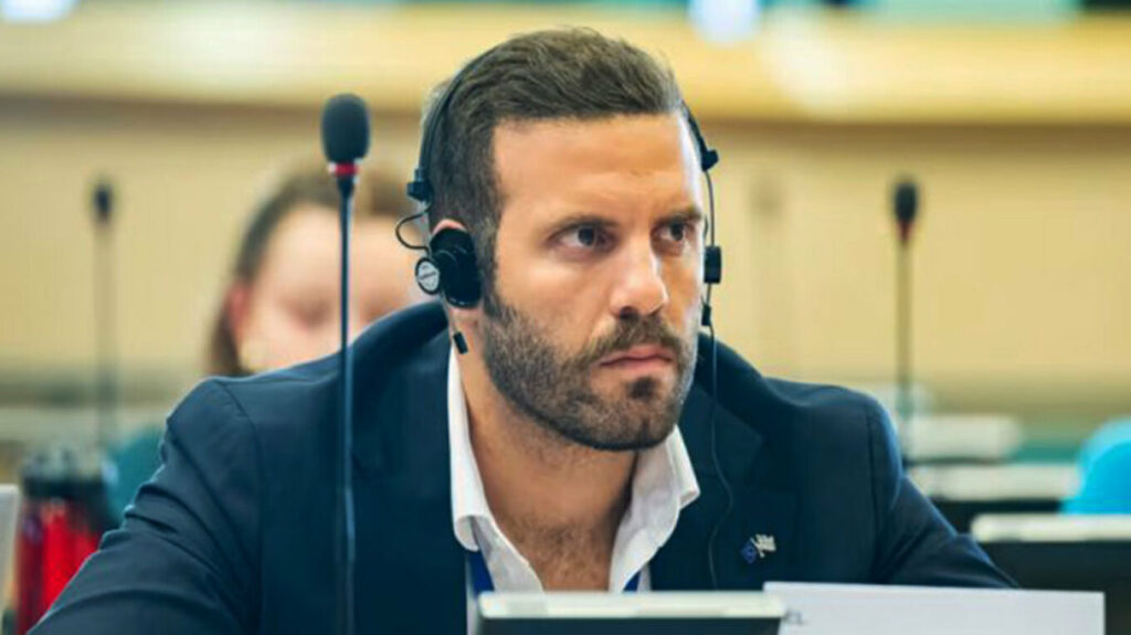 Εδώ Παππάς, εκεί Παππάς, που είναι ο Νίκος Παππάς; Άφαντος παραμένει ο ευρωβουλευτής μετά τον ξυλοδαρμό του Νίκου Γιαννόπουλου