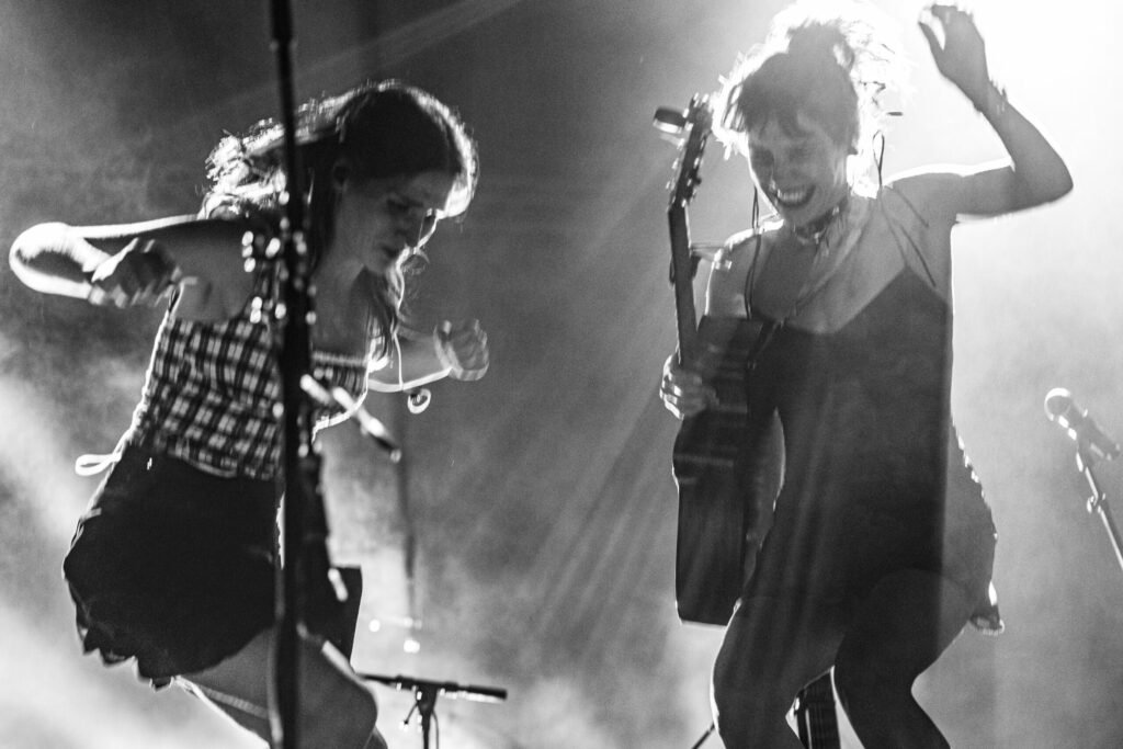 Οι Σκιαδαρέσες παίζουν στο Floyd