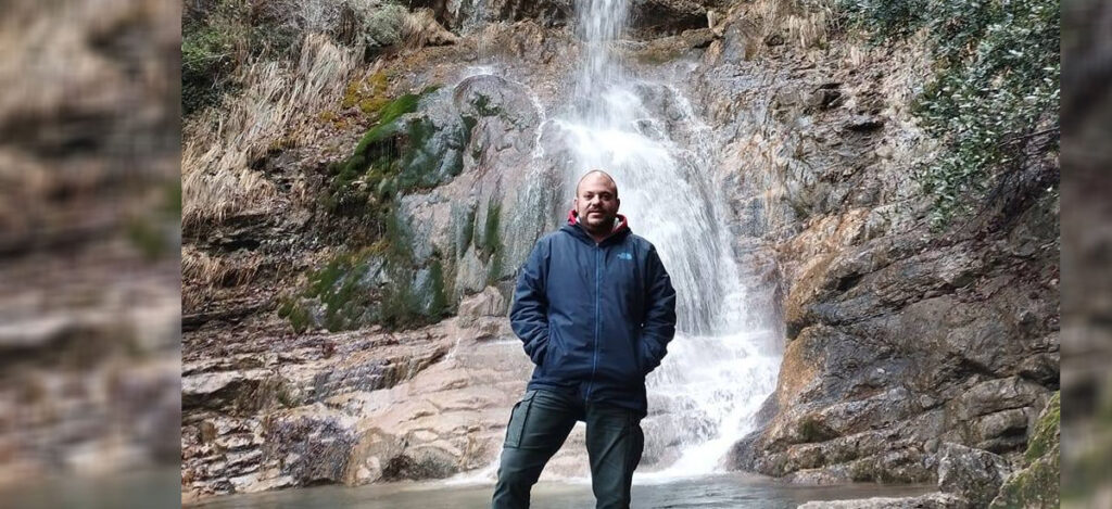 Θρήνος για τον 37χρονο Στέλιο που έχασε τη ζωή του στο φαράγγι του Αμπά – Σήμερα το… τελευταίο αντίο