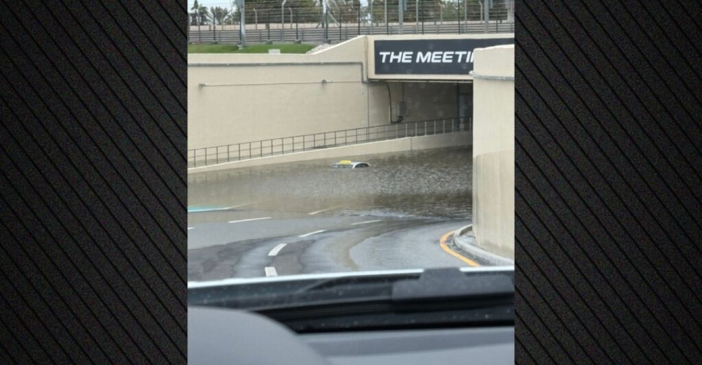 Απίστευτες εικόνες σε Ντουμπάι και Άμπου Ντάμπι: Χείμαρροι οι δρόμοι, νερά μπήκαν σε εμπορικό