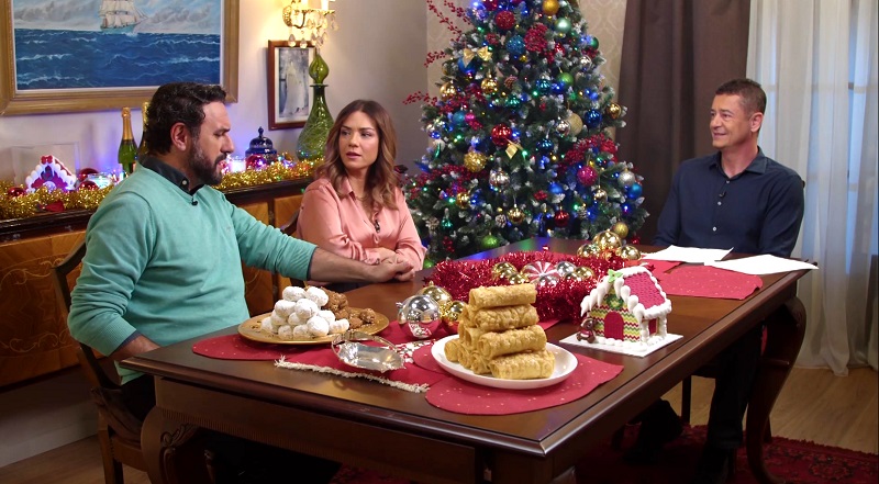 “To Σόι σου”: Πώς γυρίζεται η αγαπημένη σειρά; Τι συμβαίνει στα παρασκήνια; Πώς είναι το στούντιο που φιλοξενεί τα σπίτια των Χαμπέων και των Τριαντάφυλλων;