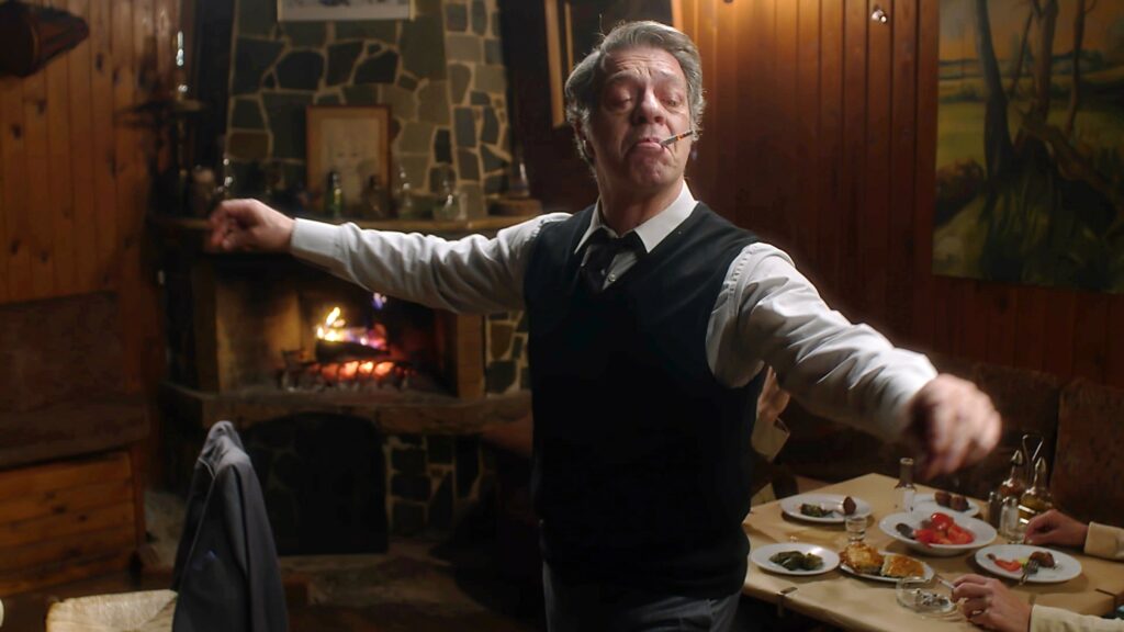 Άγιος έρωτας – Η Ελευθερία Αρβανιτάκη τραγουδά και ο Γιάννης Τσορτέκης καθηλώνει με το χορό του