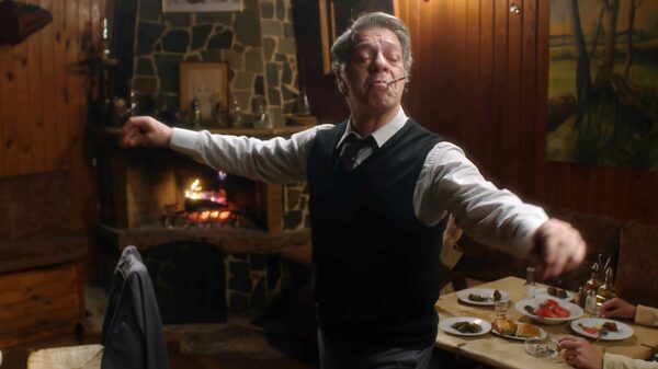 Άγιος έρωτας – Η Ελευθερία Αρβανιτάκη τραγουδά και ο Γιάννης Τσορτέκης καθηλώνει με το χορό του