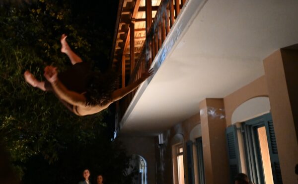 Άγιος έρωτας – Η Σοφία σπρώχνει την Αναστασία στο κενό! H σκηνή που κόβει την ανάσα