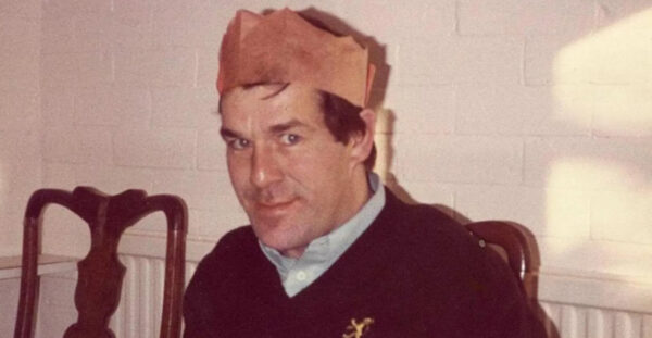 Μία απίστευτη χριστουγεννιάτικη ιστορία: Άνοιξαν το σπίτι τους σε έναν 30χρονο άστεγο και έμεινε μαζί τους για 45 χρόνια μέχρι που πέθανε