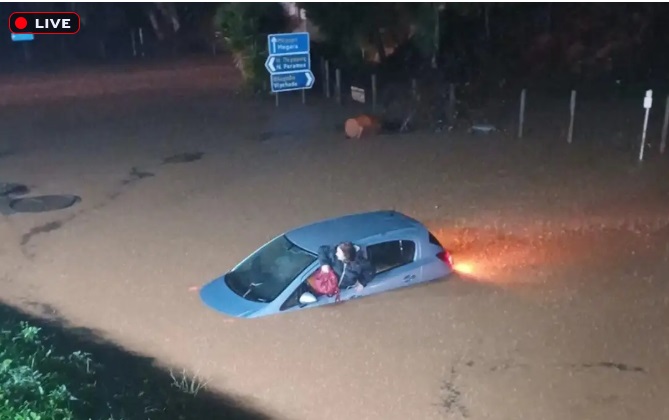 Κακοκαιρία Byron: Μηνύματα 112 σε Καρδίτσα και Φθιώτιδα – Πλημμύρισε η Μάνδρα, δρόμοι ποτάμια στην Αττική