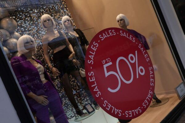 Έρχονται οι χειμερινές εκπτώσεις: 60 μέρες προσφορών και ευκαιριών