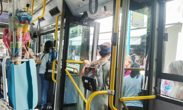 Αδιανόητο περιστατικό στη Θεσσαλονίκη: Άνδρας έδειχνε τα γεννητικά του όργανα μέσα σε λεωφορείο