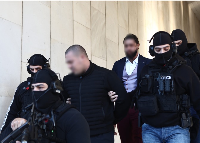 Φοινικούντα: «Όταν τελειώσει αυτό, θα δεις τι έχεις να πάθεις» έλεγε ο ανιψιός στην ξαδέλφη του πριν συλληφθεί – Το τρίτο πρόσωπο με την πολυτελή ζωή και τα κότερα