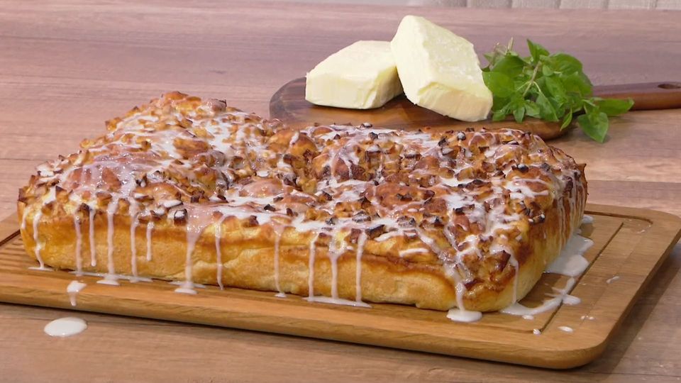 Γλυκιά λαγάνα με βούτυρο Κερκύρας, μήλα και κανέλα