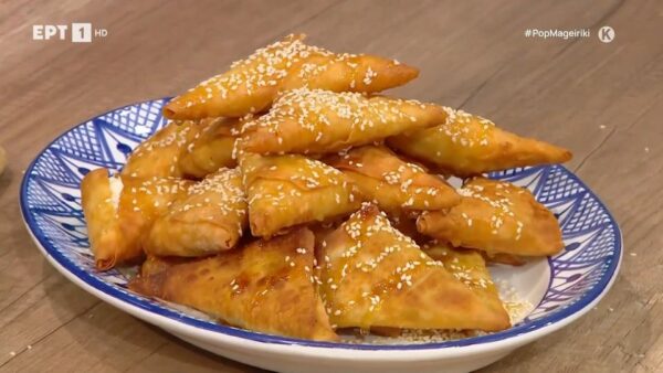 Πιτάκια με αρσενικό Νάξου, μέλι και σουσάμι