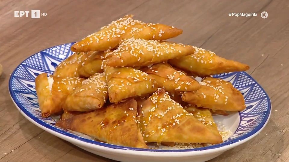 Πιτάκια με αρσενικό Νάξου, μέλι και σουσάμι