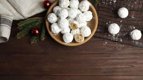 Οι κουραμπιέδες που λιώνουν στο στόμα: Χριστουγεννιάτικη απόλαυση με άρωμα βανίλιας