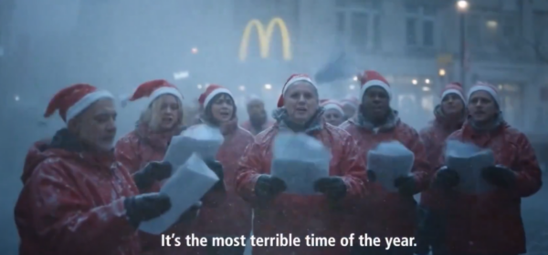 «Είναι ό,τι πιο φρικτό έχω δει»: Σάλος για τη χριστουγεννιάτικη διαφήμιση με ΑΙ της McDonald’s Ολλανδίας που τελικά αποσύρθηκε