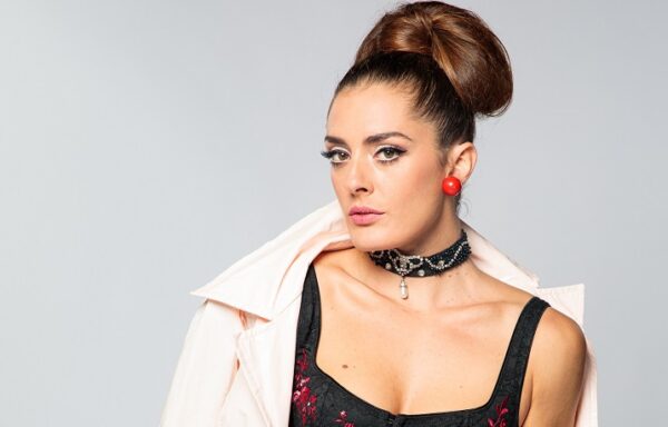 Porto Leone: Στη γειτονιά με τα κόκκινα φανάρια – Γρηγορία Μεθενίτη: Έρχονται πολύ ωραία επεισόδια. Μπαίνουμε στο καμπαρέ, στα κρυφά…