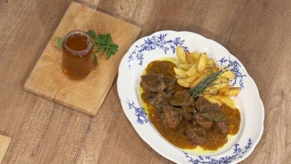 Κρασάτο μοσχαράκι με μέλι Άνδρου