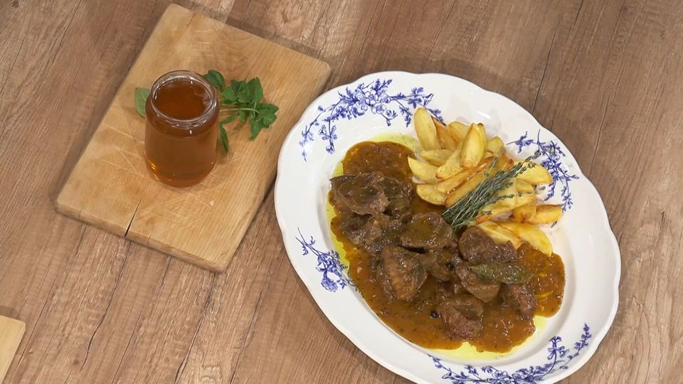 Κρασάτο μοσχαράκι με μέλι Άνδρου