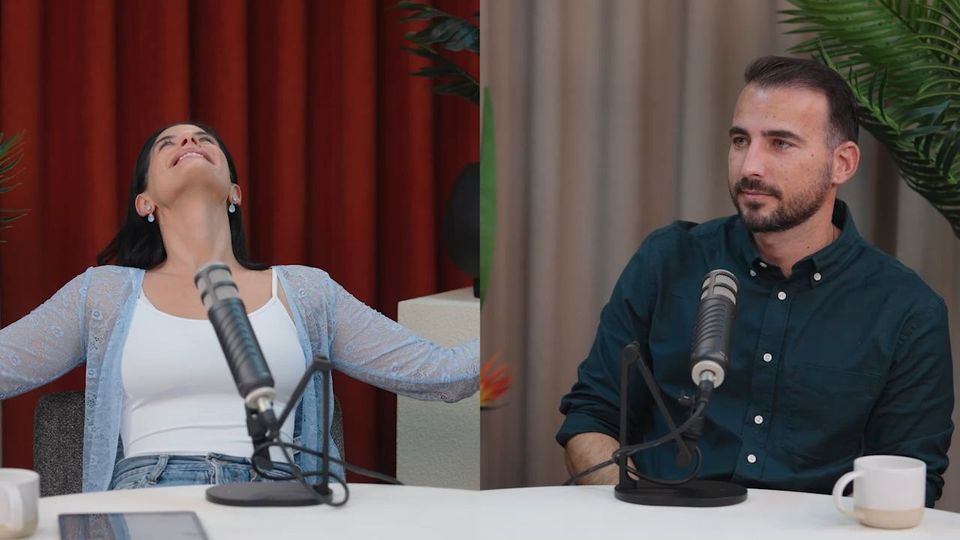 Η Χριστίνα Μπόμπα κάνει βιωματικές ασκήσεις NLP… on air