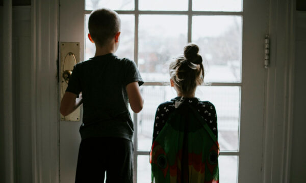 Ρόδος: Στο εδώλιο 32χρονος για τα βασανιστήρια των δύο ανηλίκων παιδιών της συντρόφου του