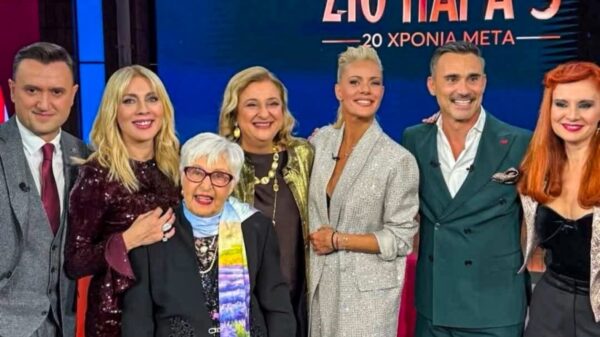 «Σαν να μην πέρασε μια μέρα»: Πόσο συγκινητικό να τους βλέπουμε ξανά μαζί, γράφουν για τo reunion του «Παρά Πέντε»