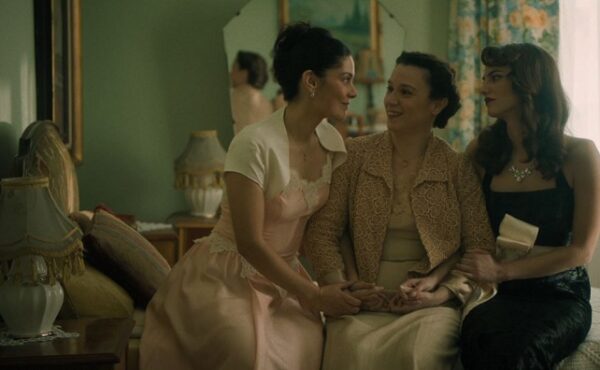 Το Σπίτι Δίπλα Στο Ποτάμι: Η Θεοδώρα έρχεται στον Πειραιά για τους αρραβώνες της Μαγδαληνής!