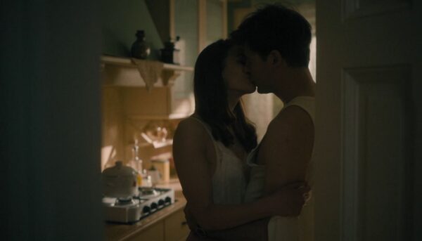 Το Σπίτι Δίπλα Στο Ποτάμι: Η Θεοδώρα πιάνει επ’αυτοφώρω τη Μελισσάνθη και τον Άγγελο!