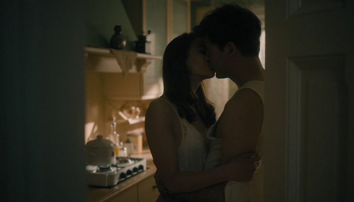 Το Σπίτι Δίπλα Στο Ποτάμι: Η Θεοδώρα πιάνει επ’αυτοφώρω τη Μελισσάνθη και τον Άγγελο!