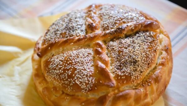 Συνταγή για παραδοσιακό Χριστόψωμο ένα στολίδι που τρώγεται