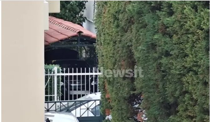 Έγκλημα στη Γλυφάδα: Δώδεκα χρόνια μετά την δολοφονία της μητέρας του, γύρισε για να σκοτώσει τον πατέρα του – Όλο το χρονικό