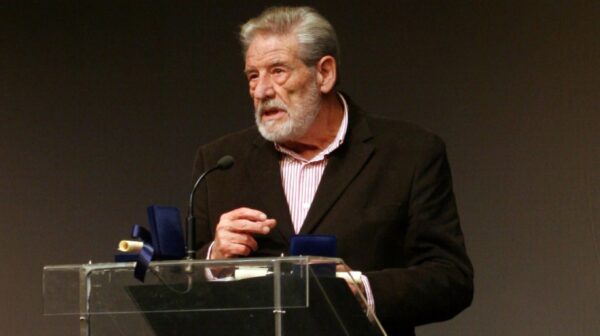 Στα σκουπίδια βρέθηκαν τα βραβεία του Γιάννη Βόγλη, τι δηλώνει ο γιος του ηθοποιού