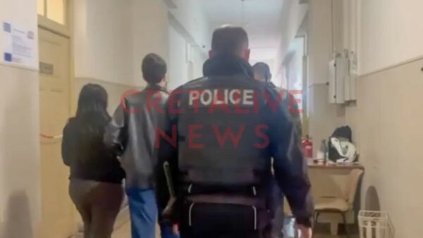 Υπόθεση Μεσσαράς: «Θέλουμε να μείνουμε με τον αδερφό μας» λένε οι δύο αδερφές- Ελεύθερη με περιοριστικούς όρους η μητέρα